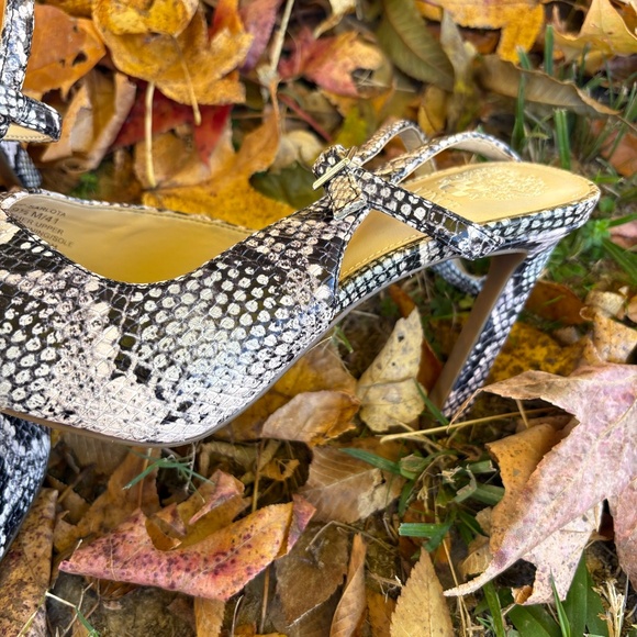 NWOT-Vince Camuto Snakeskin Print Strappy Heels, 9 1/2 - Picture 2 of 9
